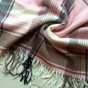 Classic Wool Wrap Pink Grey2